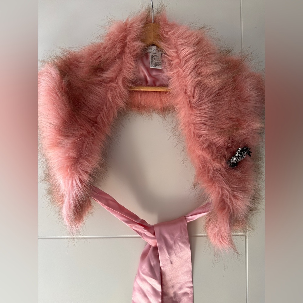 Newport News Pink Faux Fur Collar - Picture 4 of 4